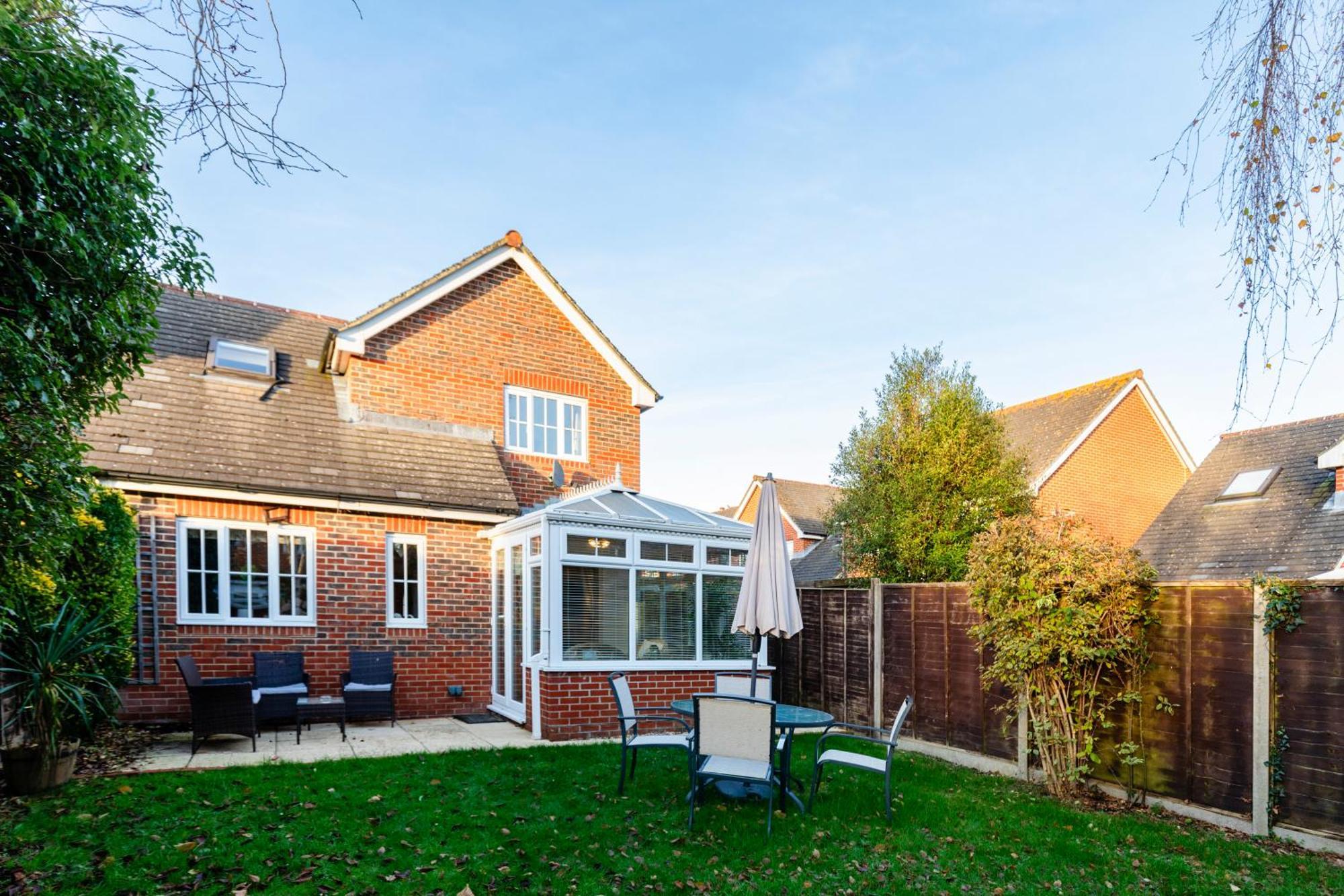 Chichester Retreat House With Free Parking Exterior photo